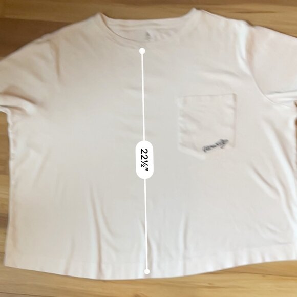 Embroidered boxy front pocket tee - Picture 7 of 9